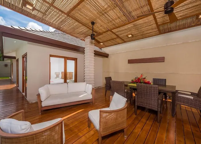 Blue Iguana - Red Room Tamarindo